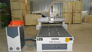 Гравировально-фрезерный станок с ЧПУ мод.LTT-1325A c вакуумным столом