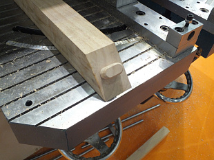 Шипорезный станок с ЧПУ мод.CNC-200 для производства стульев и столов
