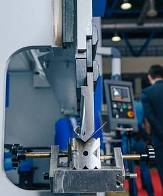MetalTec HBM 30/1600 Листогибочные гидравлические прессы с контроллером E22