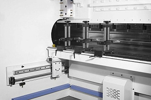 MetalTec HBM 30/1600C Листогибочные гидравлические прессы с ЧПУ контроллером TP10S