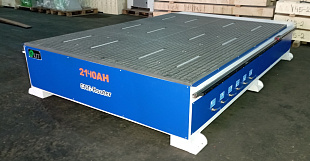 Фрезерно-гравировальный станок с ЧПУ мод. LTT-2140AH c ручной сменой инструмента и вакуумным столом
